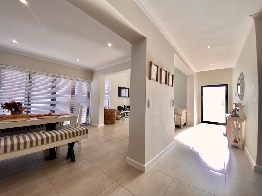 To Let 3 Bedroom Property for Rent in Sandown Western Cape